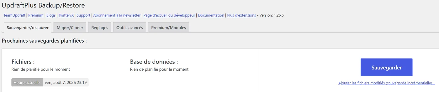 Onglet Sauvegarder/restaurer de l'extension UpdraftPlus dans WordPress, avec le bouton bleu Sauvegarder à droite.